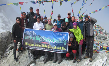 Everest High passes trekking 